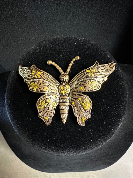 Jewelry - Vintage Spanish Damascene Style Gold Tone Butterfly Brooch with Yellow Accents